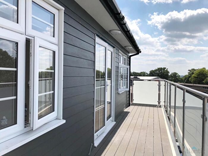 2 Bedroom Flat To Rent In Burleigh Parade, Burleigh Gardens, Southgate, N14