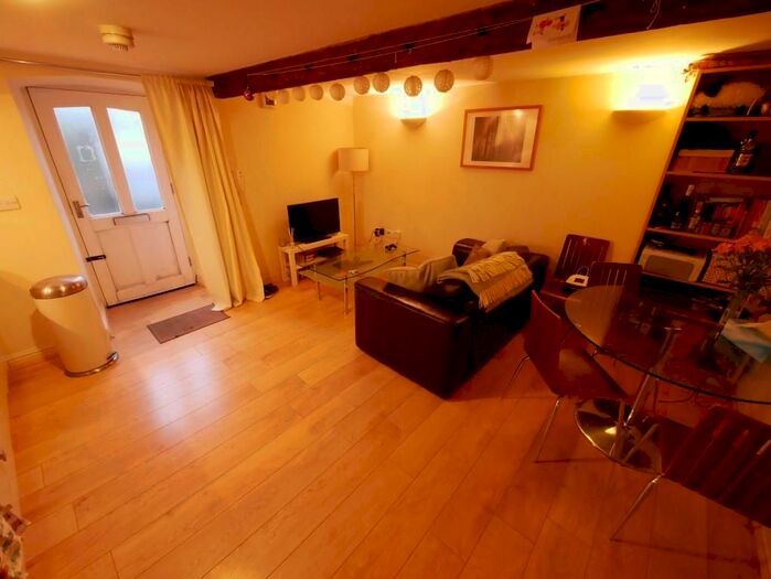 1 Bedroom Flat To Rent In Burley Road, Burley, Leeds, LS4