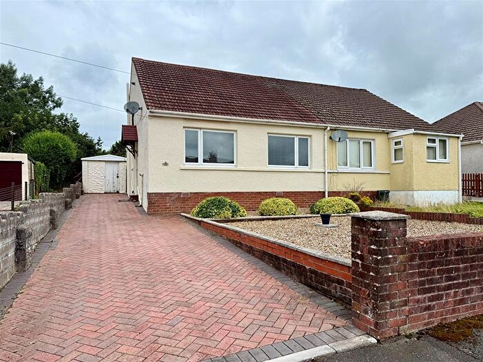 2 Bedroom Semi-Detached Bungalow To Rent In Penylan, Bridgend, CF31
