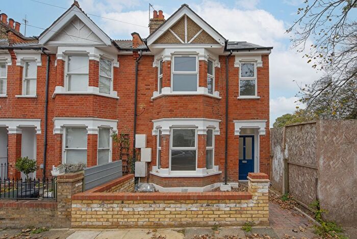 2 Bedroom Flat To Rent In Latham Road, Twickenham, TW1