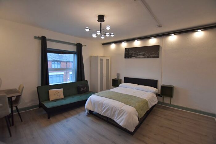 1 Bedroom Flat To Rent In Alfreton Road, Nottingham, NG7