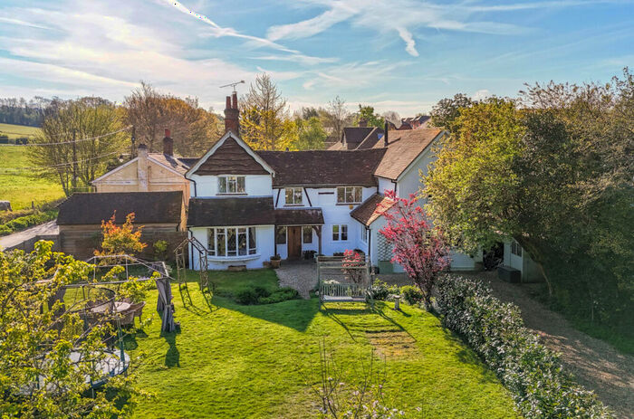 4 Bedroom Detached House For Sale In Redlands Lane, Crondall, Farnham, Hampshire, GU10