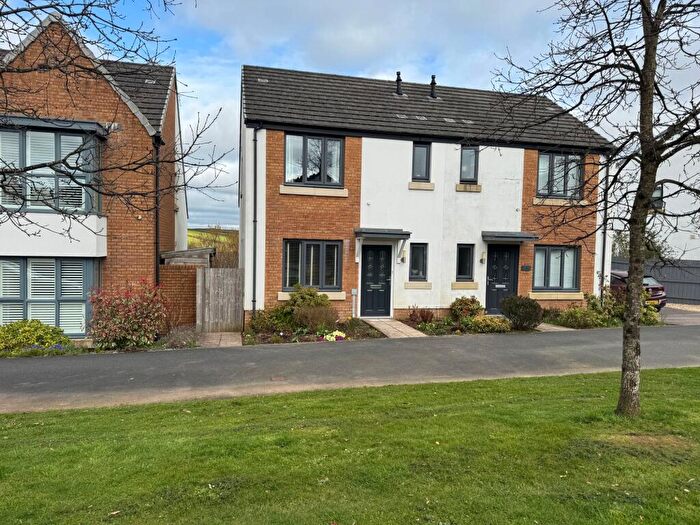 3 Bedroom Semi-Detached House For Sale In Broom Park, Okehampton, EX20
