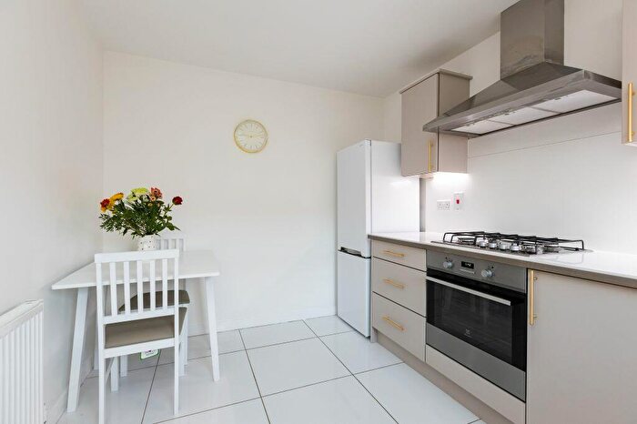 3 Bedroom Semi-Detached House For Sale In Wymet Gardens Millerhill Midlothian, EH22