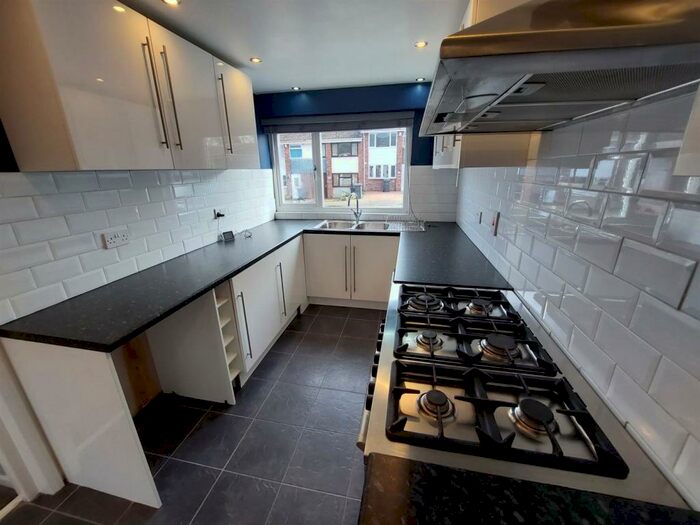 3 Bedroom Semi-Detached House To Rent In Clover Drive, Birmingham, B32