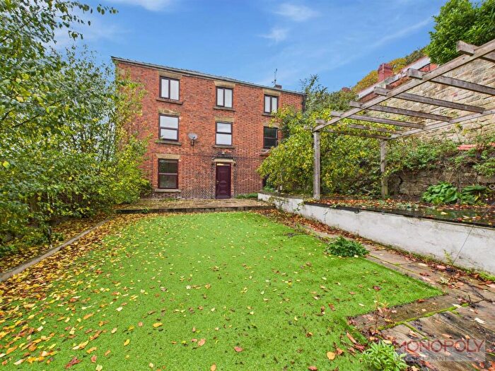 4 Bedroom Character Property For Sale In Newbridge Road, Newbridge, LL14