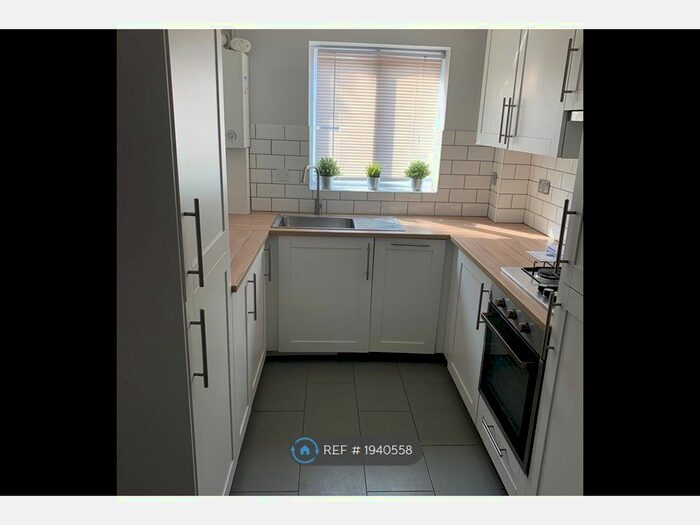 3 Bedroom Terraced House To Rent In Bow London, Bow London, E3
