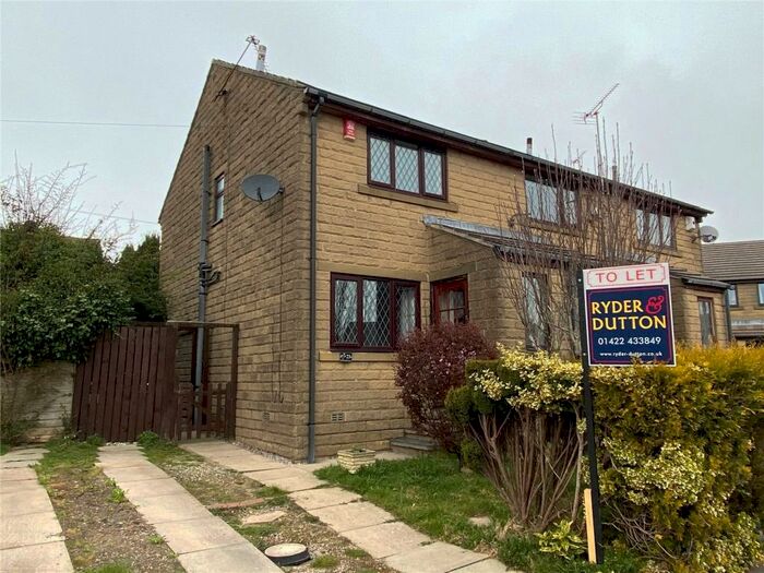 2 Bedroom End Of Terrace House To Rent In Natty Fields Close, Illingworth, Halifax, West Yorkshire, HX2