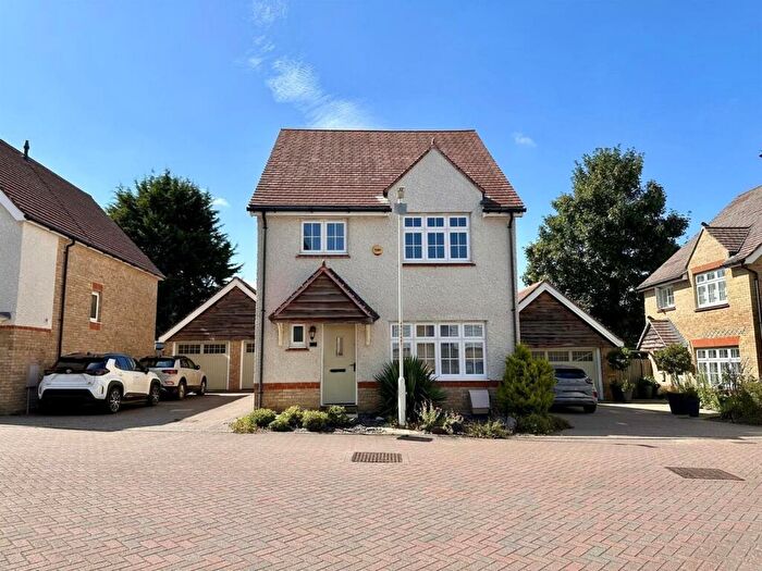 4 Bedroom Detached House For Sale In Albion Drive, Larkfield, Aylesford, ME20