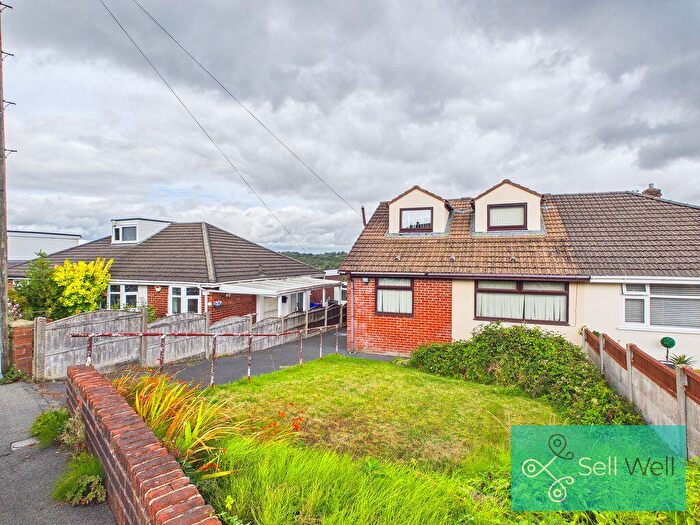 3 Bedroom Semi-Detached House For Sale In Lawefield Crescent, Swinton, Manchester, M27