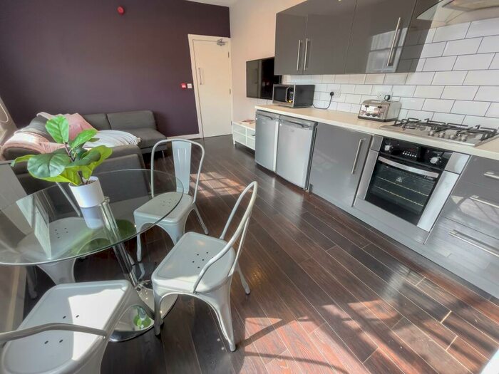 5 Bedroom Terraced House To Rent In Clarence Street, L3