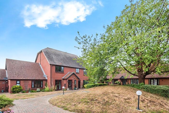 1 Bedroom Flat For Sale In Orchard Walk, Watlington, Oxfordshire, OX49