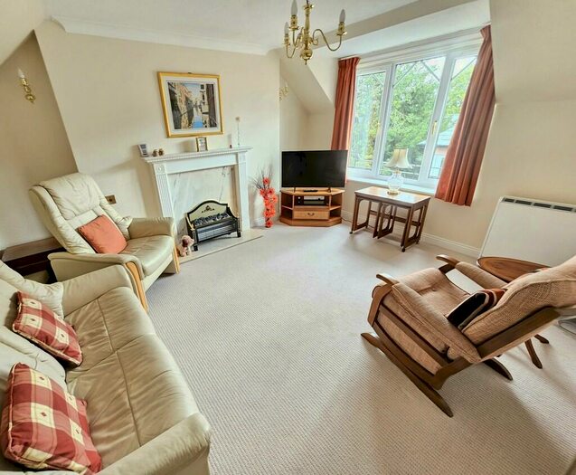 2 Bedroom Apartment For Sale In College House, Brackley, NN13