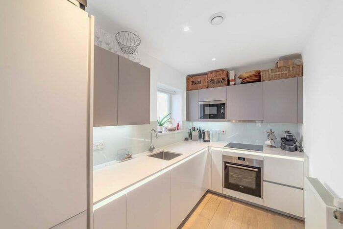 1 Bedroom Flat To Rent In Wilkinson Close, Cricklewood, London, NW2