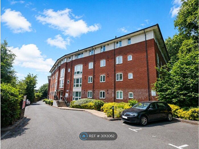 2 Bedroom Flat To Rent In Kings Place, Hatfield, AL9