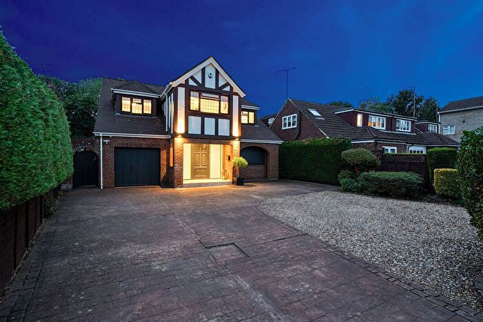 4 Bedroom Detached House For Sale In Mayflower Road, Park Street, St. Albans, AL2