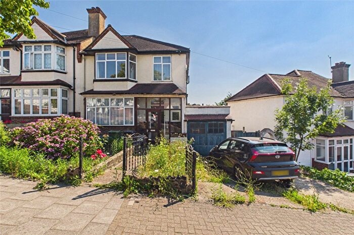 3 Bedroom Semi-Detached House For Sale In Valleyfield Road, London, SW16