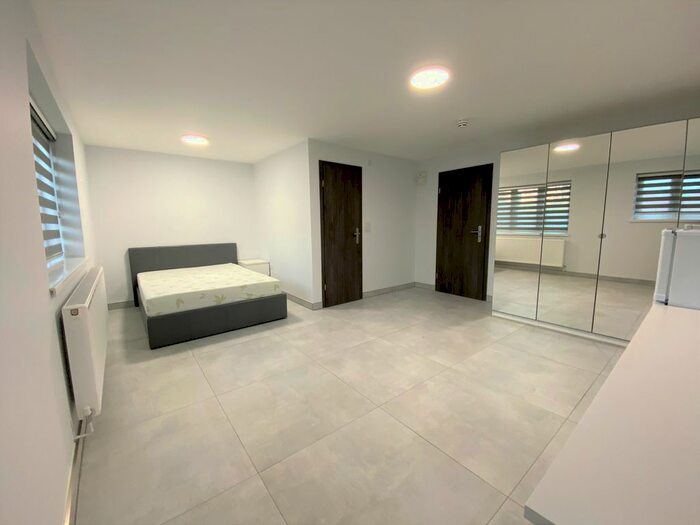 Studio To Rent In Chaplin Road, Wembley, HA0