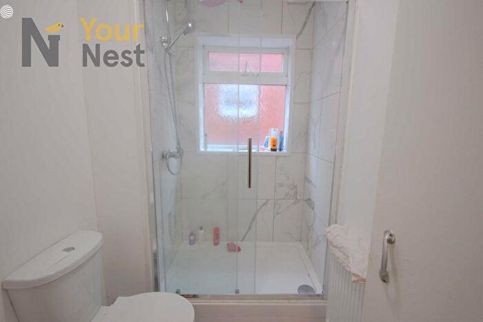 4 Bedroom Flat To Rent In Headingley Avenue, Headingley, Leeds, LS6