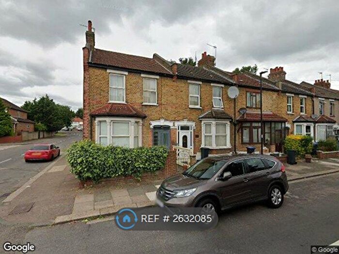 4 Bedroom Semi-Detached House To Rent In Oxford Road, Enfield, EN3