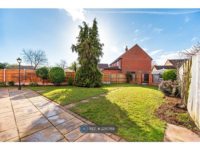 4 Bedroom Detached House To Rent In Moorescroft, Kelvedon Hatch, Brentwood, CM15
