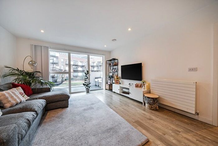 2 Bedroom Flat For Sale In Purbeck Gardens, London, Greater London, SE26