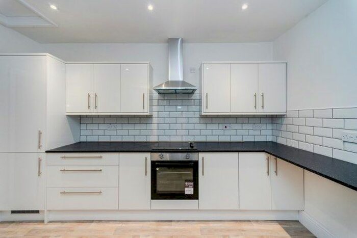 3 Bedroom Property To Rent In Glynllwchwr Road, Abertawe, SA4