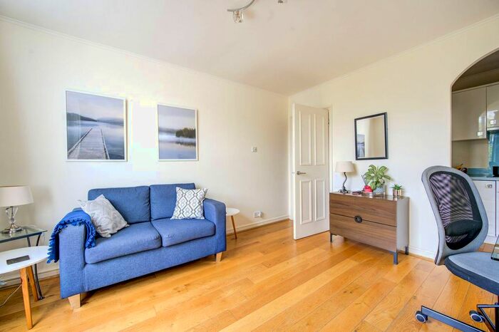 2 Bedroom Flat To Rent In Eardley Crescent, Earls Court, London, SW5