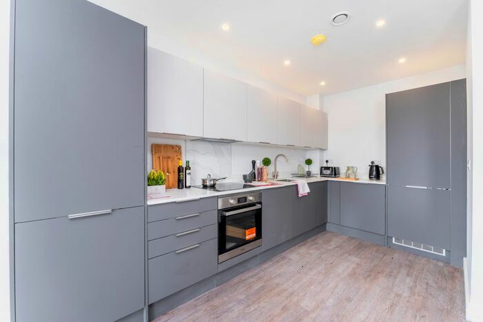 2 Bedroom Flat To Rent In Dover Court, Southall, UB2