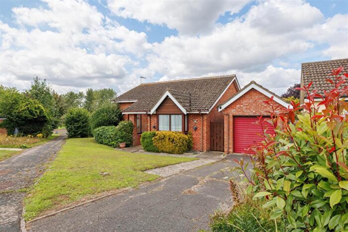 3 Bedroom Detached Bungalow For Sale In Clay Hills, Halesworth, IP19
