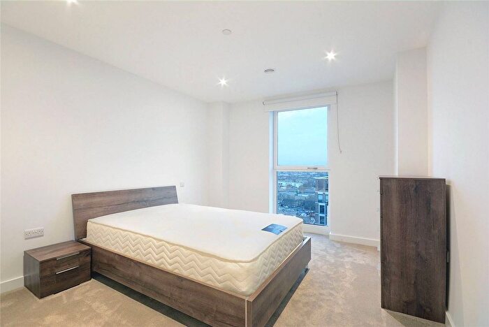 1 Bedroom Flat To Rent In Walworth Road, Elephant And Castle, London, SE17