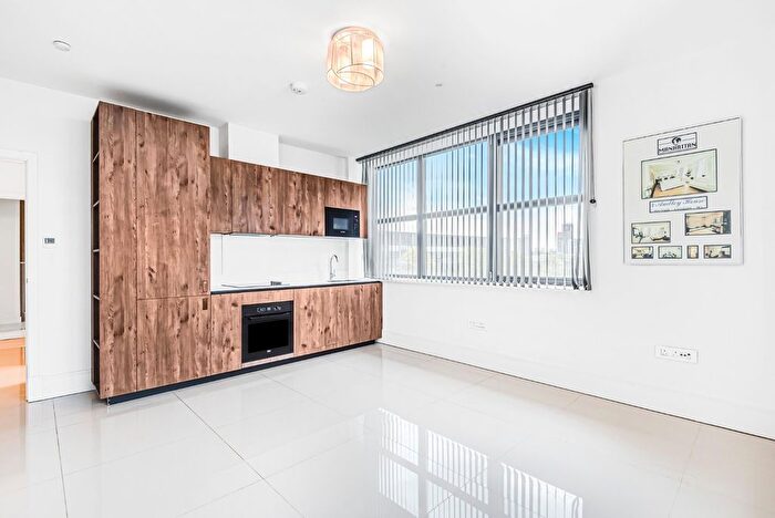 2 Bedroom Flat To Rent In Manhattan House, Manhattan Business Park, Ealing, London, W5