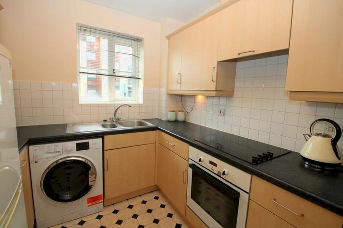 2 Bedroom Flat To Rent In Frances House, London Road, Hemel Hempstead, Hertfordshire, HP3