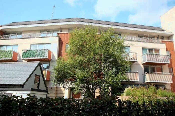 2 Bedroom Flat To Rent In The Oaks Square, Epsom, KT19