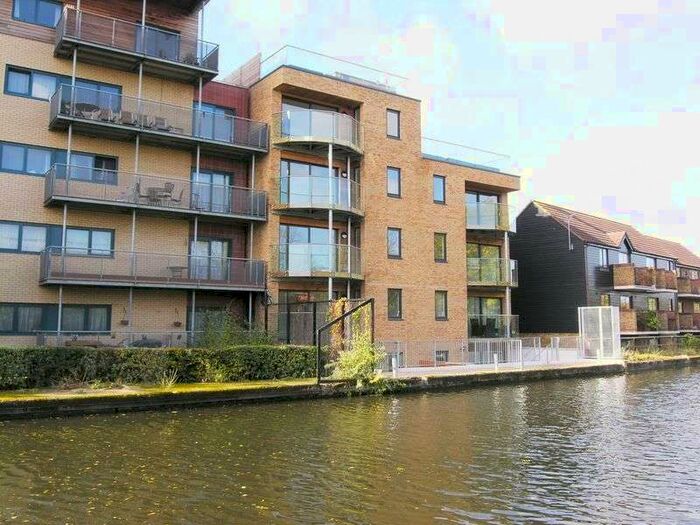2 Bedroom Flat To Rent In Versatile House, West Drayton, UB7