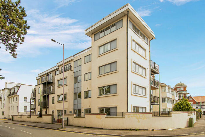 2 Bedroom Flat To Rent In Owls Road, BH5