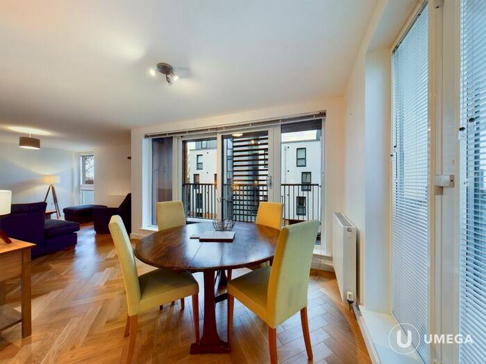 2 Bedroom Flat To Rent In Kimmerghame Drive, Fettes, Edinburgh, EH4