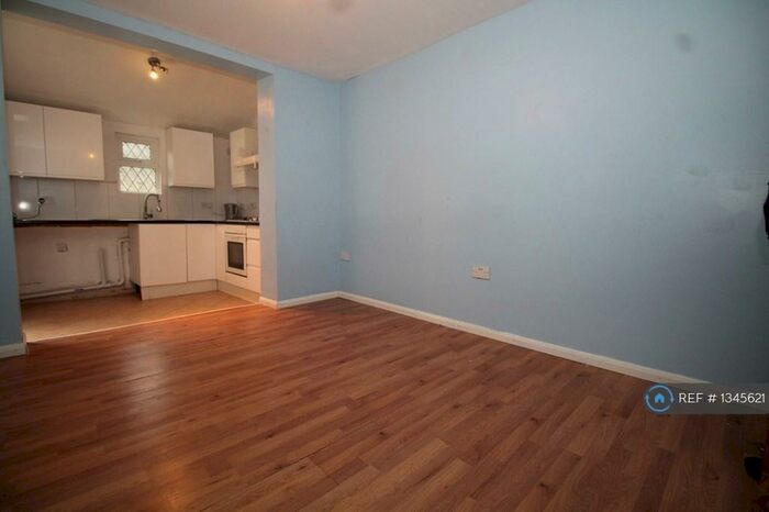 2 Bedroom Flat To Rent In High Street, Herne Bay, CT6