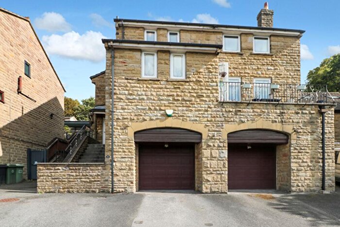 4 Bedroom Detached House For Sale In Windmill Grove, Gomersal, Cleckheaton, West Yorkshire, BD19
