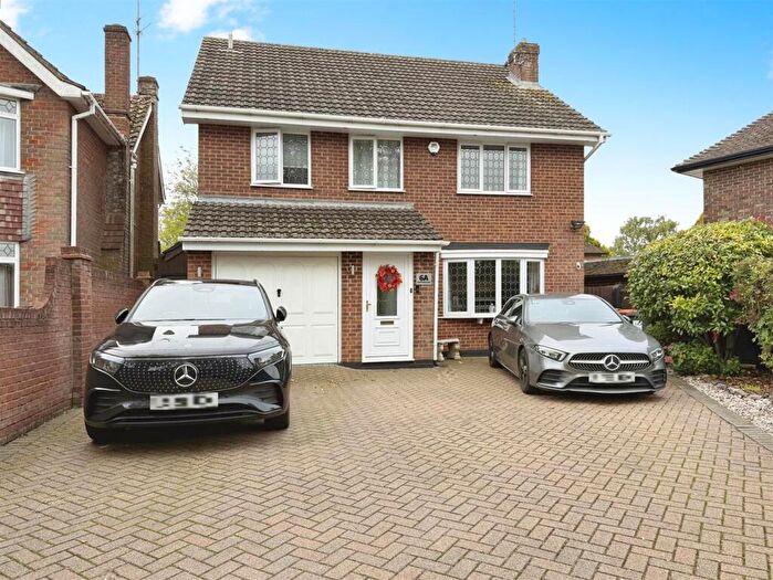 4 Bedroom Detached House For Sale In Bullpond Lane, Dunstable, LU6