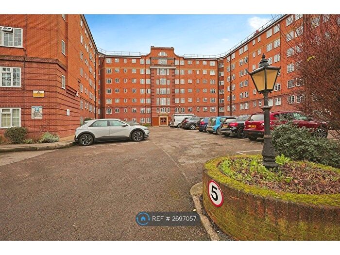 2 Bedroom Flat To Rent In Goldhawk Road, London, W6