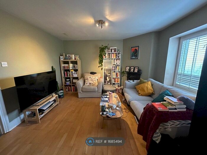 2 Bedroom Flat To Rent In Thornton Avenue, London, SW2