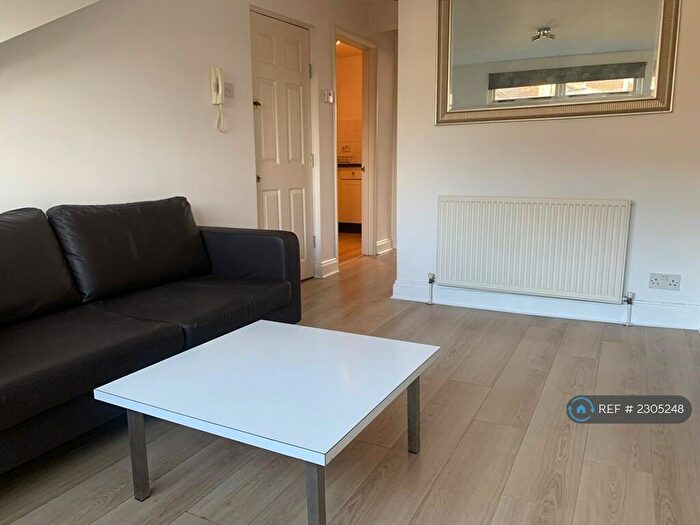 1 Bedroom Flat To Rent In Newington Green Road, London, N1