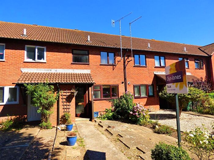 2 Bedroom Terraced House To Rent In Dinsdale Gardens, Rustington, BN16