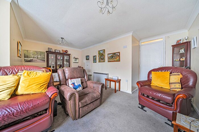 2 Bedroom Flat For Sale In Albion Street, Dunstable, Bedfordshire, LU6