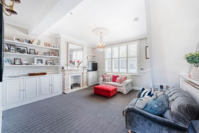 3 Bedroom Flat To Rent In Kings Road, London, SW6