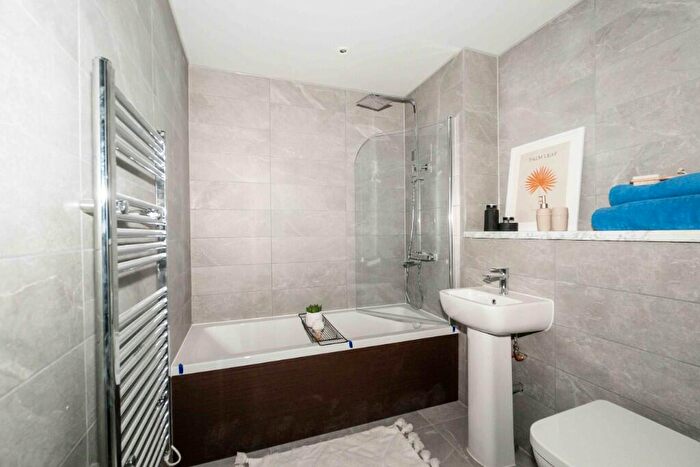 2 Bedroom Apartment To Rent In Cross Lane, Manchester, Greater Manchester, M5