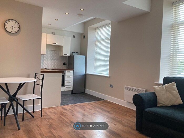 1 Bedroom Flat To Rent In Eyres Mill Side, Leeds, LS12