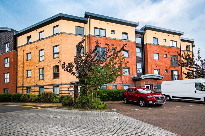 2 Bedroom Flat For Sale In Raven Close, Wynne Court, WD18