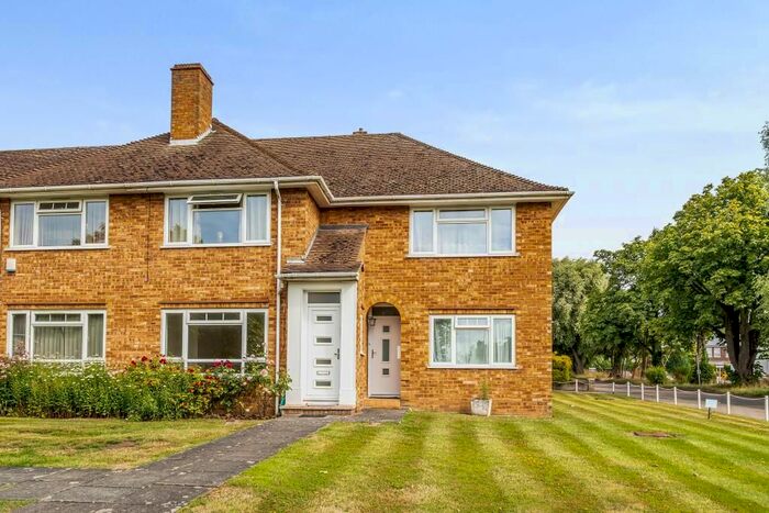 2 Bedroom Flat To Rent In Kerry Court, Stanmore, HA7